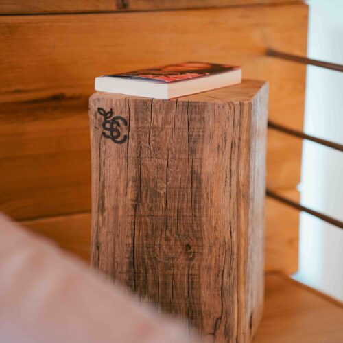 Comodino tronco di legno