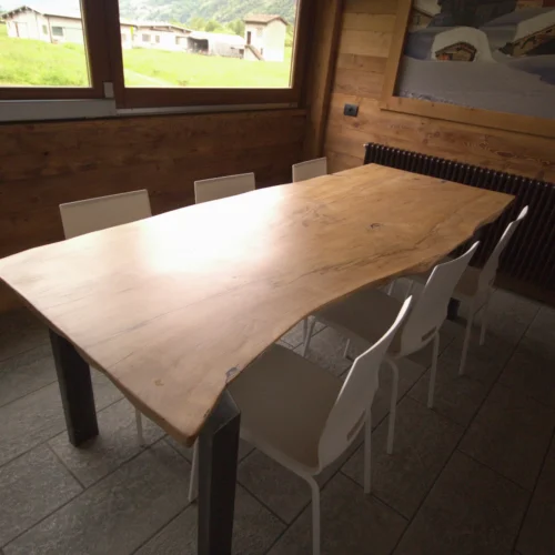Tavoli in legno massello