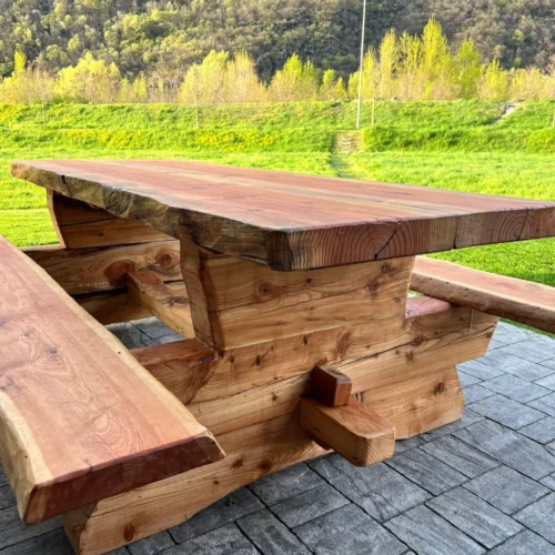 Tavolo rustico da esterno